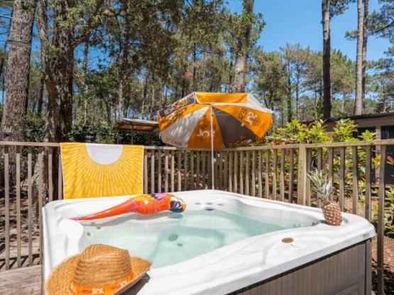 Stellplatz VIP 150 & Jacuzzi 2/6P