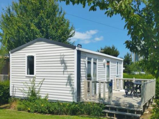 Mobilheim Confort 26m² (2 Zimmer) + TV + Terrasse + Grill