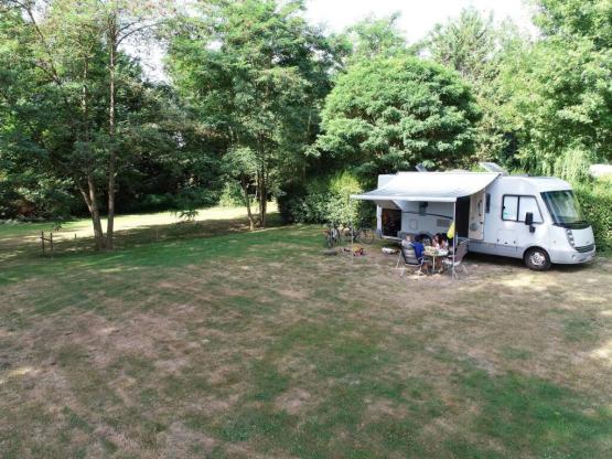 Platz fur Zelt , XL Camping Car (max 8m)oder Wohnwagen