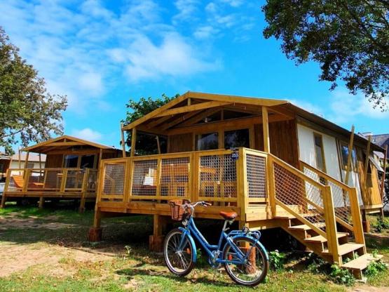 Sweetflower auf Stelzen Premium 43m² (2 Zimmer) mit Terrasse 11m² + TV + Bettwäsche inklusive