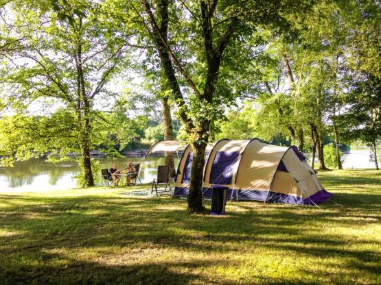 Stellplatz XL am Fluss für CARAVAN/CAMPER/ZELT, ab 125 bis 177 m2