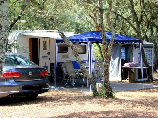 STELLPLATZ (Fahrzeug Wohnwagen/ Wohnmobil oder Zelt)