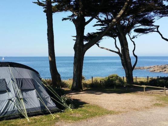 Campingplatz am Meer (2 Personen im Preis enthalten)