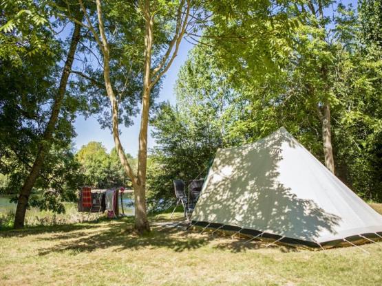 Stellplatz für CAMPER/CARAVAN/ZELT, ab 80 bis 125m² Viele haben ein Übergangsbereich zum Fluss
