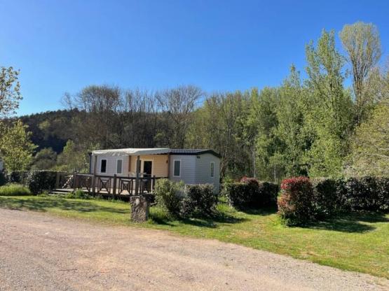 Mobilheim L'Aigoual PREMIUM 33m² (3 Zimmer) + Halbüberdachte Terrasse 18m² + TV + Geschirrspüler