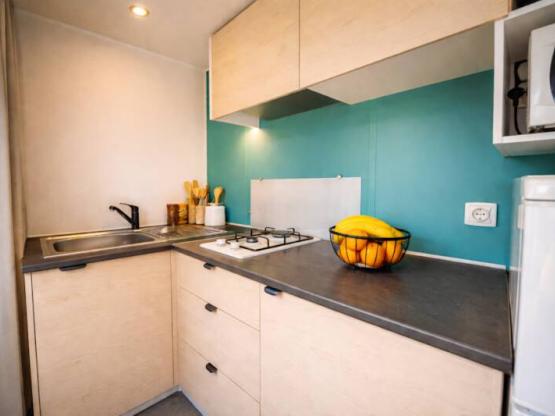 Cottage Premium 20m² - (1 Schlafzimmer) + Klimaanlage + überdachte Terrasse + Spüllmachine + TV