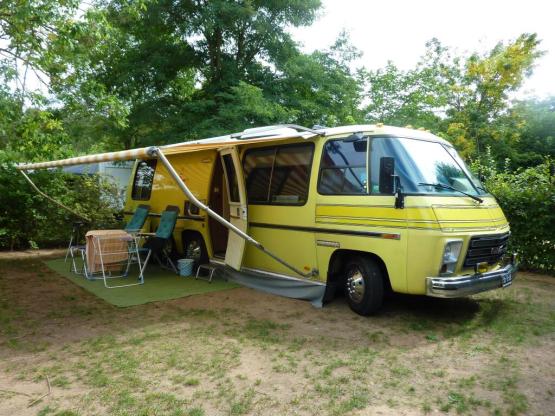 STELLPLATZ ( 1 wagen / + Strom)