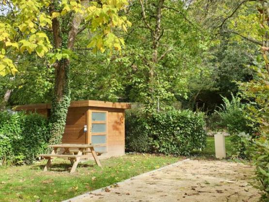 Premium pakket 1 tot 2 personen Caravan+ voertuig + elektriciteit + schuur (water, BBQ, ligstoelen, TV zat, koelkast)