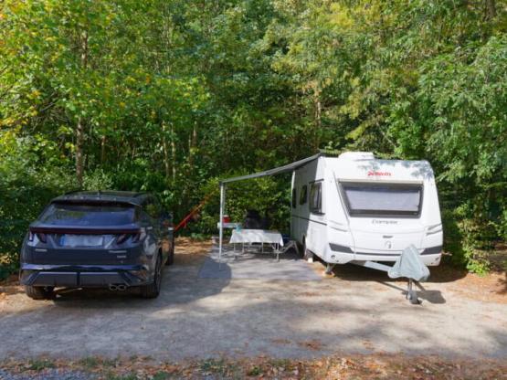 Komfort-Package 1-2 Personen inkl. Wohnwagen + 1 Fahrzeug + Strom 16 A
