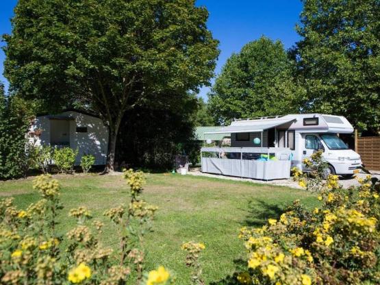 Castel Suite + Kühlschrank + Premium Ausrüstung: stellplatz Luxe 180m² mit privaten sanitären -