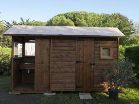 Paket Freecamp Original : eigene Sanitäranlagen und Kochnische