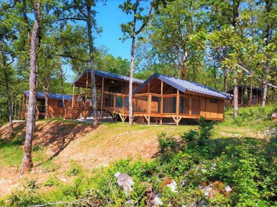 2 KABINEN AUF PILTOTIS, VERBUNDEN DURCH EINEN PANORAMABLICKGEGANG (1 Kabine für 5 und eine Kabine fü