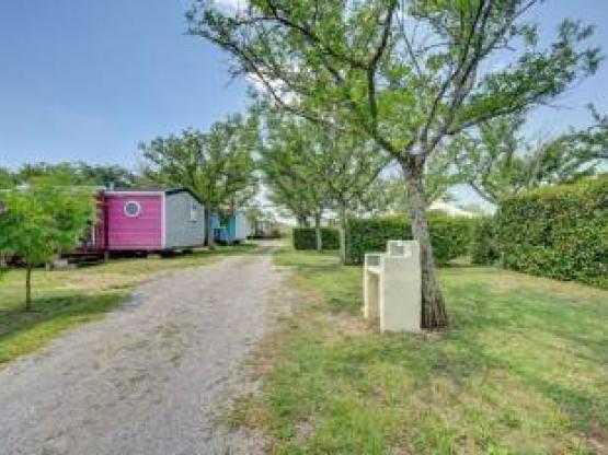 Pitch 80-120 m² (car + tent/caravan)