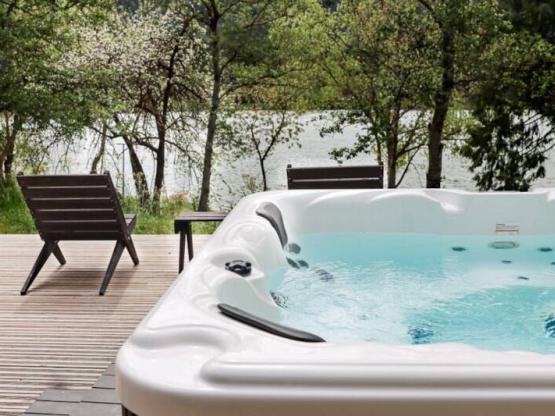 Villa 116m² Premium - 3 slaapkamers + terras met uitzicht op het meer + TV + 2 badkamers + Spa