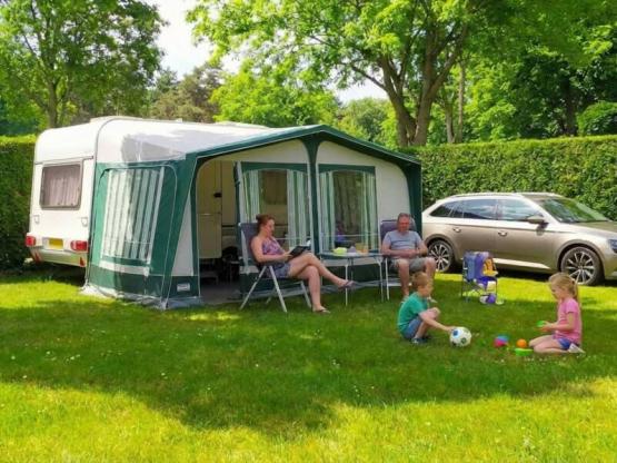 Stellplatz + 1 Auto + Zelt , Wohnwagen oder Wohnmobil +  Strom