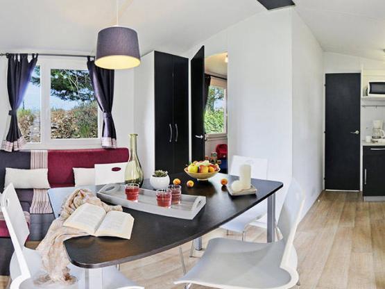 Stacaravan Confort - 2 slaapkamers - overdekt terras