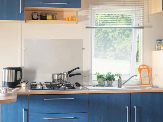 Mobilheim Confort 2 Schlafzimmer + TV  + überdachte Terrasse