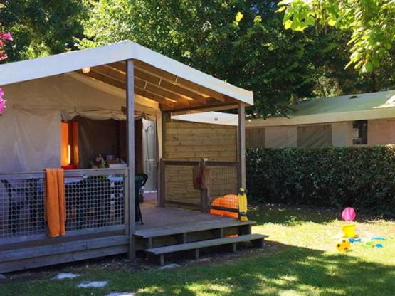 Vermietung Zelt 1er Prix 2 Schlafzimmer + überdachte Terrasse