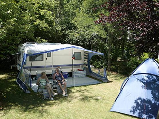 Stellplatz + 1 Auto + Zelt , Wohnwagen