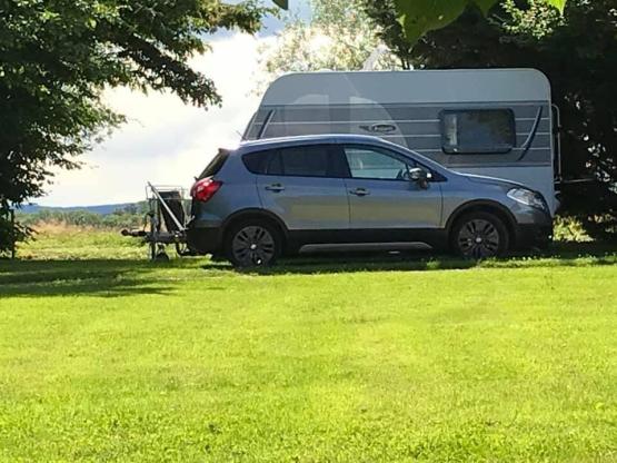 Platz fur Zelt ,  STANDARDCamping Car (max 8m)oder Wohnwagen