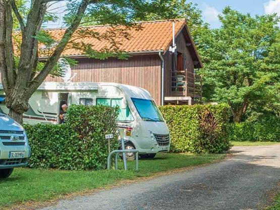 Stellplatz + Wohnmobil