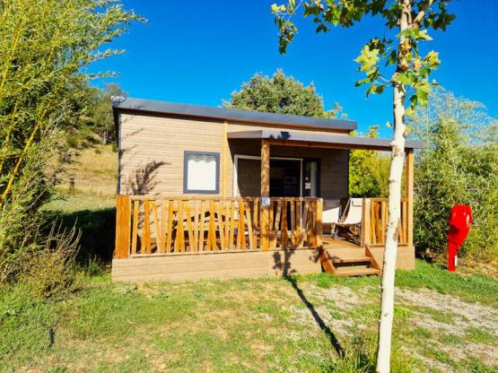 Hütte Premium 28m² 2 zimmer/ Halbüberdachte Terrasse / Klimaanlage/ TV