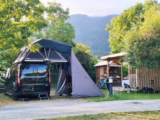 EMPLACEMENT SANI TOP CONFORT 2 pers + installation + voit + sanit privé + terrasse équipée + cuisine