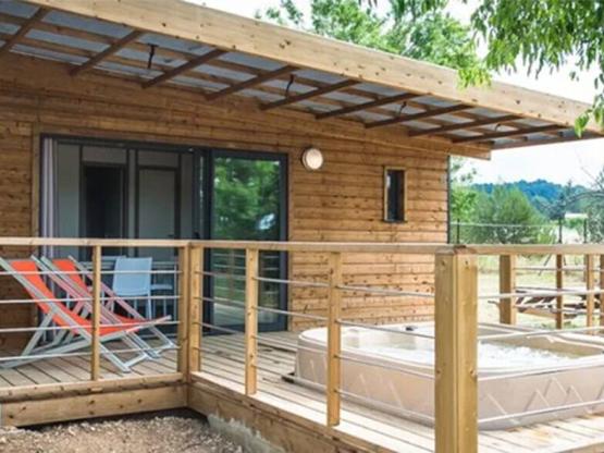 Chalet Luberon - 35m² - 2 schlafzimmer + Jacuzzi (4 Erwachsene & 1 Kind bis 12 Jahre)