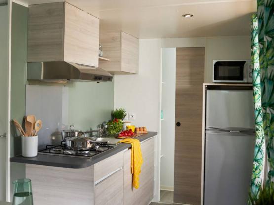 Mobilheim Premium 33m² (2 Zimmer) + Überdachte Terrasse + Klimaanlage + LV + TV