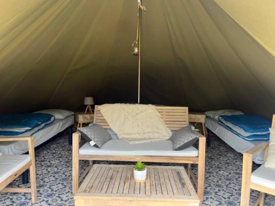 Tienda bohemia sobre pilotes con terraza (de 2 a 4 plazas)
