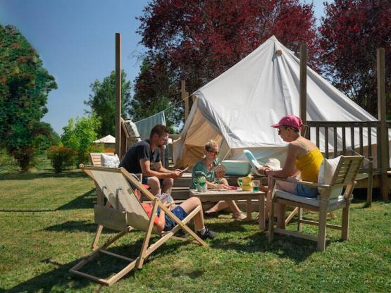 Bohemian-Zelt auf Stelzen