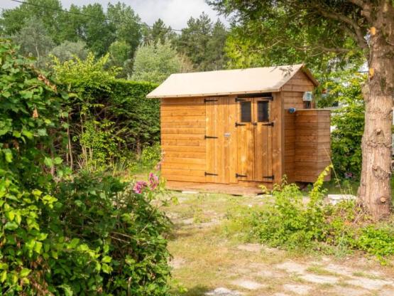 Premium-Stellplatz mit eigenem Sanitärblock und Küch