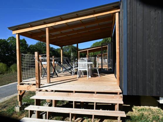 Homeflower Premium Plus met TV, vaatwasser en airconditioning 29 m² (2 slaapkamers)