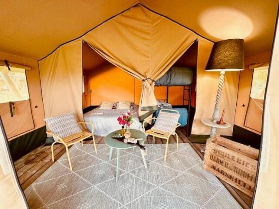 Naturzelt, Besondere Unterkünfte Natur, 4p.