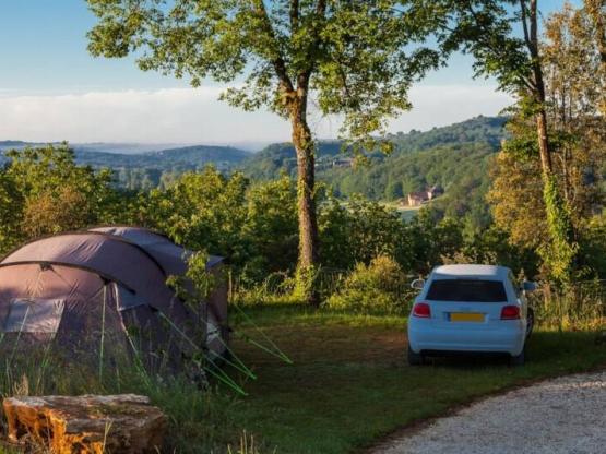 Stellplatz Komfort +120m2 (1 Zelt + Strom + Kühlschrank, Wohnwagen oder Wohnmobil/1 Auto)