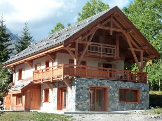 Chalet Confort+ 30 m² (2 chambres) (5 à 10 ans) 4/6 pers ***