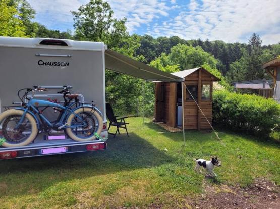 Premium staanplaats voorzien van een Freecamp Original 1/2 pers