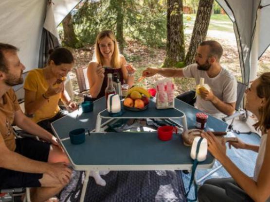 Camping-Zelt bereit ohne Sanitär
