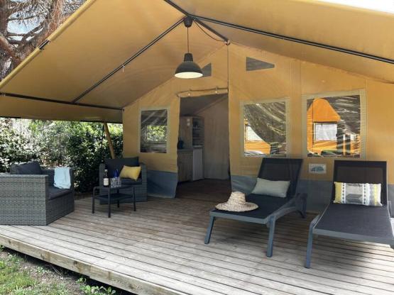 Safari Lodge 37 m2 (ohne Sanitäranlagen), 2 Zimmer, überdachte Terrasse