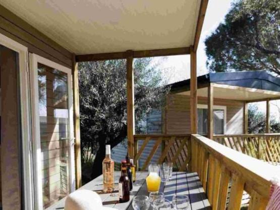 Mobilheim HIBISCUS Premium 32m² (2 Zimmer) - überdachte Terrasse 8 m² - TV - klimaangle