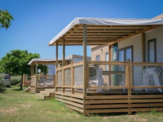 Homeflower Premium 26,5m² (2 habitaciones) + terraza semi-cubierta + TV + lavavajilla + sabanas