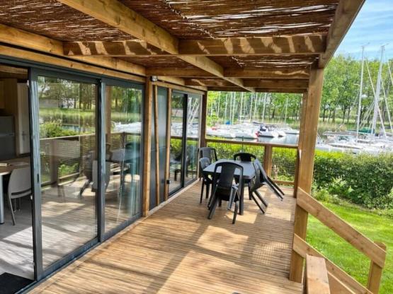 Mobilheim Premium 30m² - (5pers) 2 Schlafzimmer + Terrasse 19m² + TV + Spüllmachine