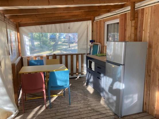 Mobilodge confort Insolite Premium mit Sanitäranlagen