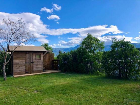 Stellplatz Premium mit Sanitäranlagen + 1 Auto