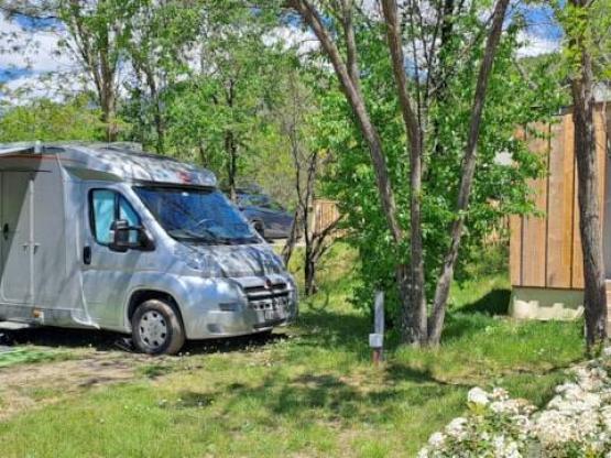 Stellplatz mit eigener Sanitäranlage
