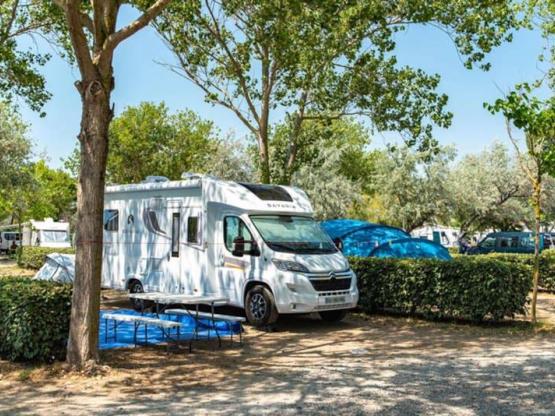 Parcela con electricidad + agua + evacuación  / S