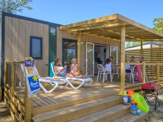 Homeflower Premium 35m² (3 Schlafzimmer) + KLIMAANLAGE + halbüberdachte Terrasse + TV + Bettwäsche