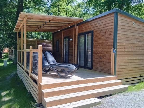 Homeflower Premium 29m² (2 Schlafzimmer) + KLIMAANLAGE + halbüberdachte Terrasse + TV + Bettwäsche