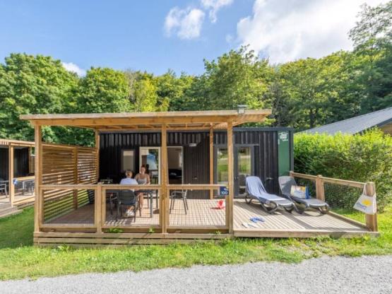 Homeflower Premium 35m² (3 Schlafzimmer) + KLIMAANLAGE + halbüberdachte Terrasse + TV + Bettwäsche