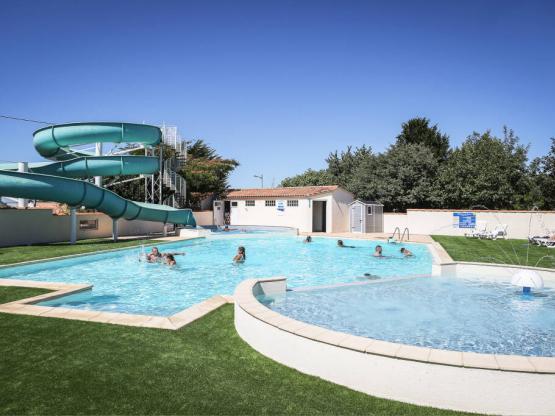 Mobilheim Confort 23m² - 2 Schlafzimmer  + Halbüberdachte Terrasse 9m²